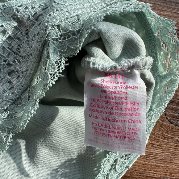 𝐍𝐨 𝐁𝐨𝐮𝐧𝐝𝐚𝐫𝐢𝐞𝐬 𝐋𝐚𝐜𝐞 𝐓𝐚𝐧𝐤𝐭𝐨𝐩 - Picture 4 of 5